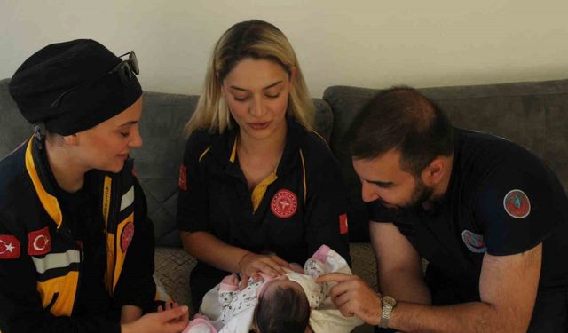 Yalova’da hamile kadın ambulansta doğum yaptı