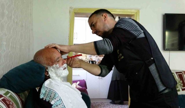 Yozgat’ta hasta ve yaşlıların “Berber Mesut’u” gönüllere taht kuruyor
