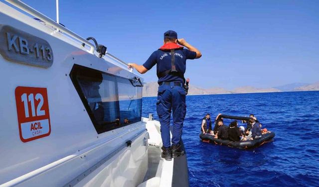 Yunanistan’ın geri ittiği 20 düzensiz göçmen kurtarıldı