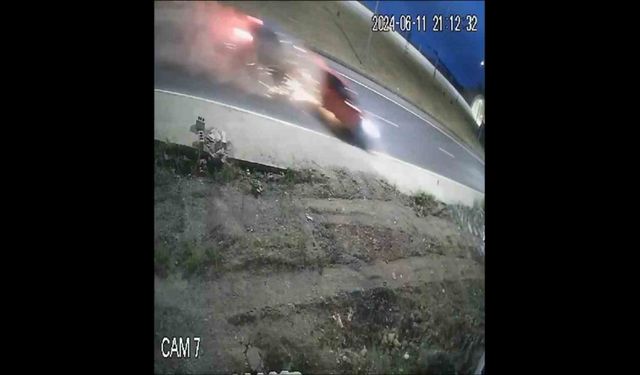 Zonguldak’ta iki aracın çarpıştığı kaza kamerada: 2 yaralı