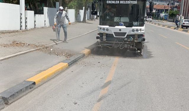 Erenler'de Temizlik Çalışmaları Sürüyor