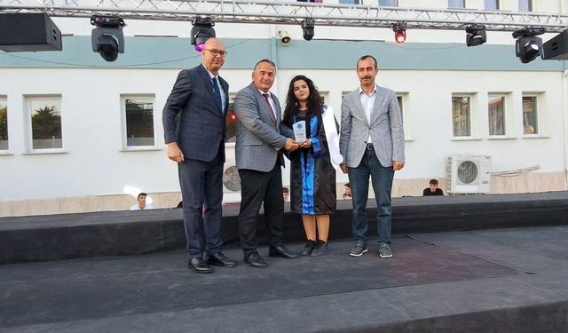 Başkan Karakullukçu, Necmettin Erbakan Fen Lisesi'nin Mezuniyet Törenine Katıldı