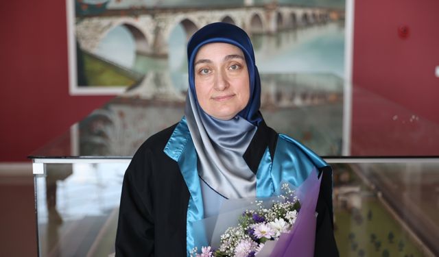 28 Şubat mağduru Zehra Başoğlu üniversiteden mezun olmanın sevincini yaşadı