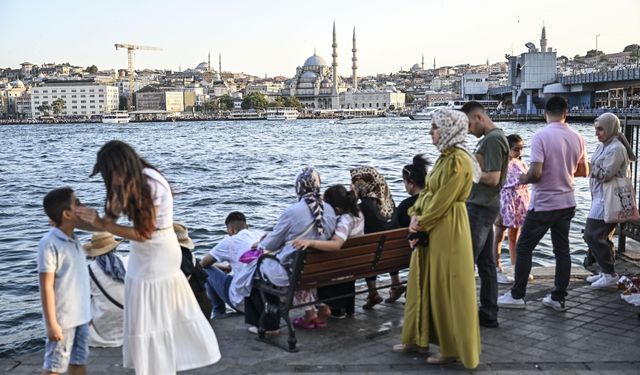 Aşırı sıcak ve nemli hava İstanbulları bunaltmaya devam ediyor