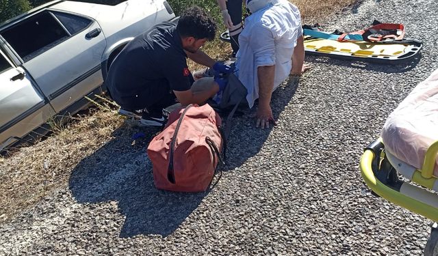 Balıkesir'de hafif ticari araçla çarpışan otomobildeki 5 kişi yaralandı