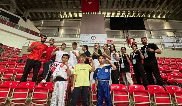 Bilecikli sporcular Türkiye Kick Boks Şampiyonasından 2 madalya ile döndü