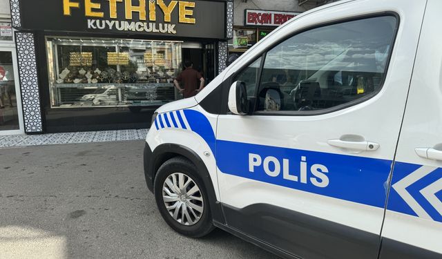 Bursa'da gasbettiği araçla kuyumcuyu soymaya çalışan zanlı yakalandı