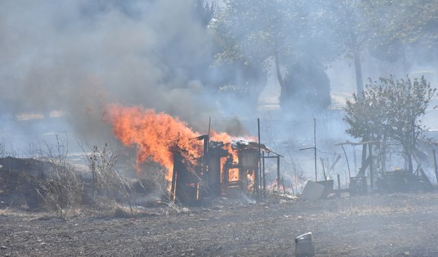 Bursa'da yerleşim alanına yaklaşan anız yangını kontrol altına alındı