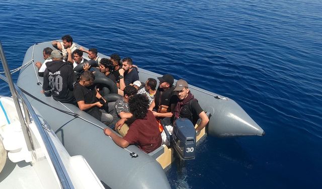 Çanakkale açıklarında 17 düzensiz göçmen yakalandı