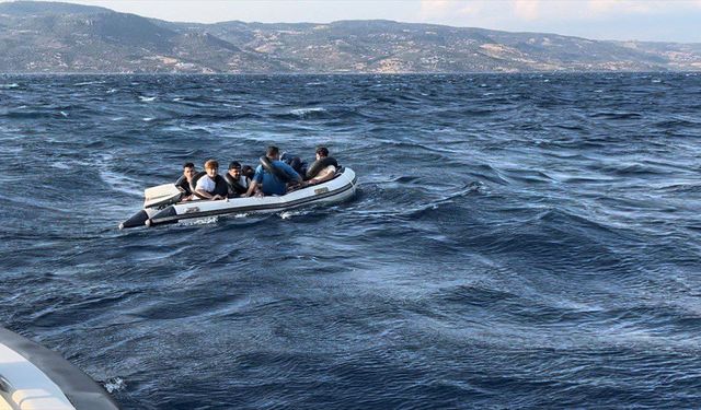 Çanakkale'nin Ayvacık ilçesi açıklarında 22 düzensiz göçmen karaya çıkarıldı