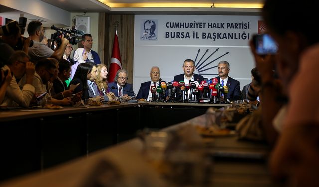 CHP Genel Başkanı Özel, partisinin Bursa İl Başkanlığında konuştu: