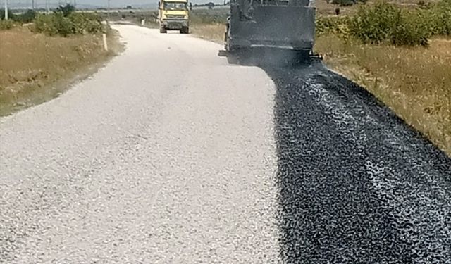 Edirne İl Özel İdaresinin köy yollarını asfaltlama çalışmaları devam ediyor