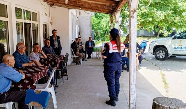 Edirne'de jandarma vatandaşları orman yangınlarına karşı bilgilendirdi