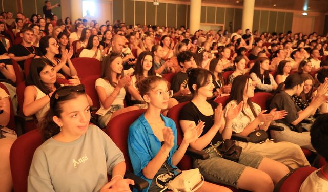 Edirne'de yaz kampındaki Balkanlar'dan gelen öğrencilere özel konser verildi