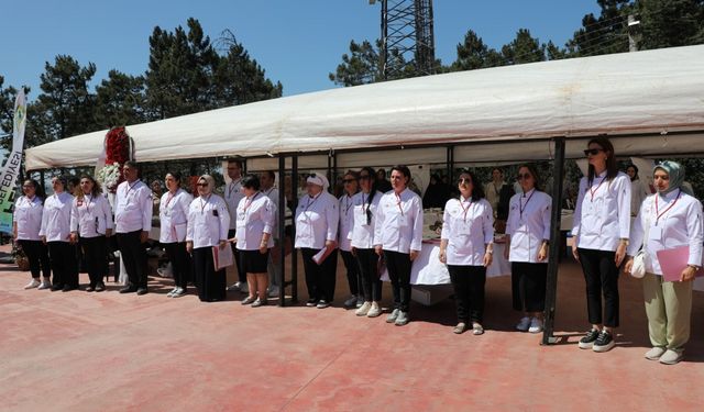 Ferizli'de ev hanımları yöresel yemek yarışmasında hünerlerini sergiledi