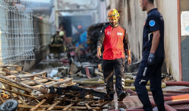 GÜNCELLEME - Bursa'da sandalye fabrikasında çıkan yangın kontrol altına alındı