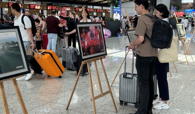 İstanbul Havalimanı'nda İl Jandarma Komutanlığınca 15 Temmuz fotoğrafları sergisi düzenlendi