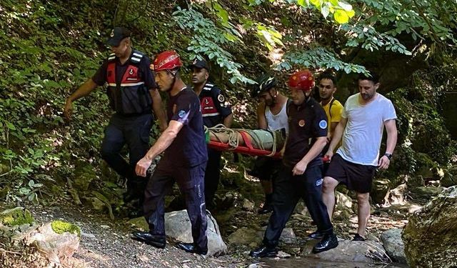 İznik'te kanyonda düşerek bileğinden yaralanan kadın ekiplerce kurtarıldı