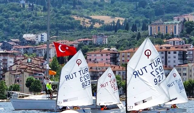 "Karamürsel Kurtuluş Kupası" yelken yarışları yapıldı
