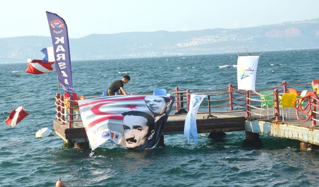 Kıbrıs Barış Harekatı'nın 50. yıl dönümünde su altında Türk ve KKTC bayrağı açıldı