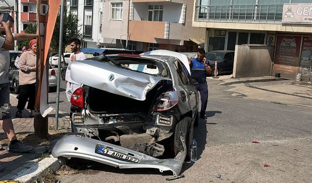 Kocaeli'de kazaya karışan otomobil yayalara çarptı, 4 kişi yaralandı