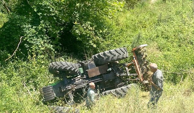 Kocaeli'de şarampole devrilen traktörün sürücüsü yaralandı