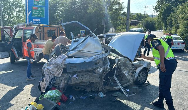 Kocaeli'de tırın çarptığı otomobildeki yaralanan çocuk, hastanede öldü