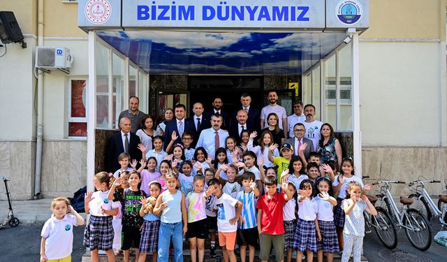 Milli Eğitim Bakanı Tekin, İstanbul'da yaz okulu öğrencilerini ziyaret etti