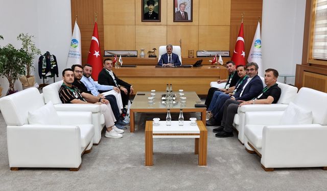 Sakarya Büyükşehir Belediye Başkanı Alemdar, Sakaryaspor'un yeni yönetimini ağırladı