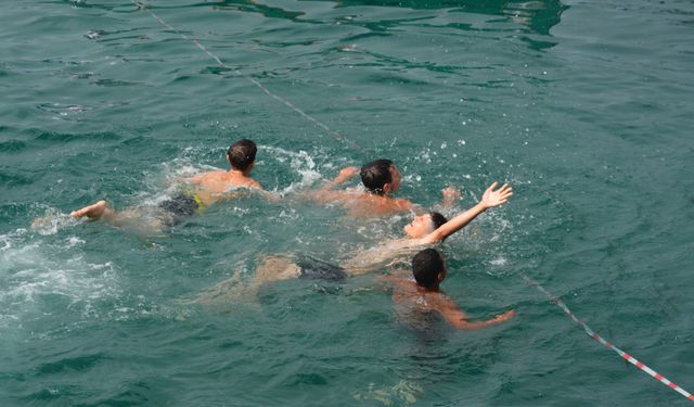 Sakarya ve Düzce'de Denizcilik ve Kabotaj Bayramı kutlamalarında yarışmalar düzenlendi