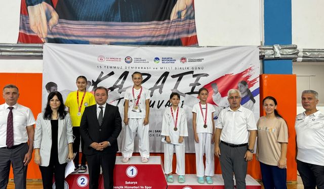 Sakarya'da 15 Temmuz Demokrasi ve Milli Birlik Günü dolayısıyla karate turnuvası yapıldı