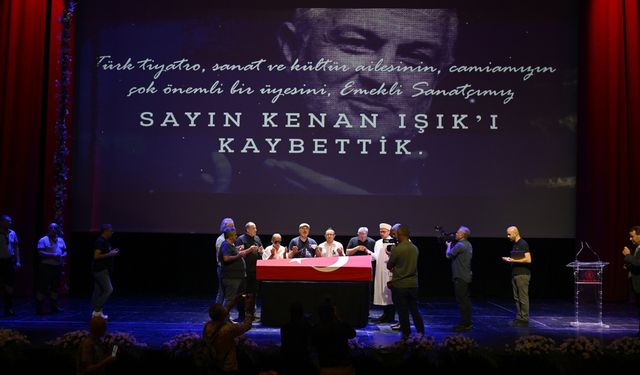 Sanatçı Kenan Işık için AKM'de tören düzenlendi