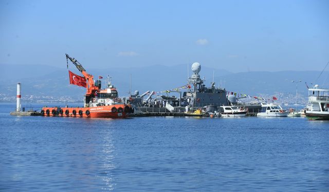 Savaş gemisi TCG Poyraz, Kocaeli'de halkın ziyaretine açıldı