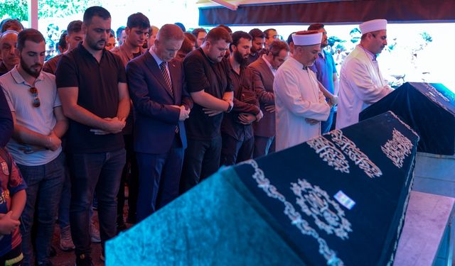 Şile'de denizde boğulan 2 kardeşin cenazesi toprağa verildi