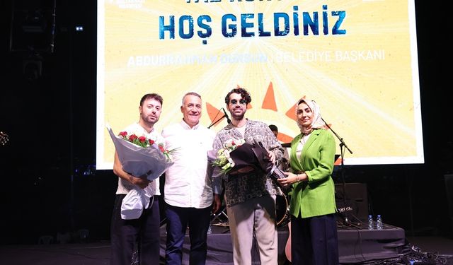 Sultangazi Belediyesinin etkinliğinde "İkilem" müzik grubu konser verdi