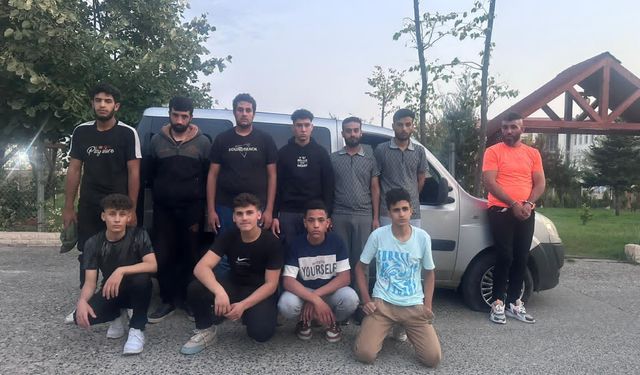 Tekirdağ'da hafif ticari araçta 10 düzensiz göçmen yakalandı