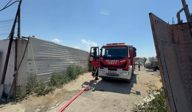 Tekirdağ'da plastik atık geri dönüşüm tesisinde çıkan yangın söndürüldü