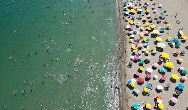 Tekirdağ'da sıcaktan bunalanlar sahillerde vakit geçiriyor