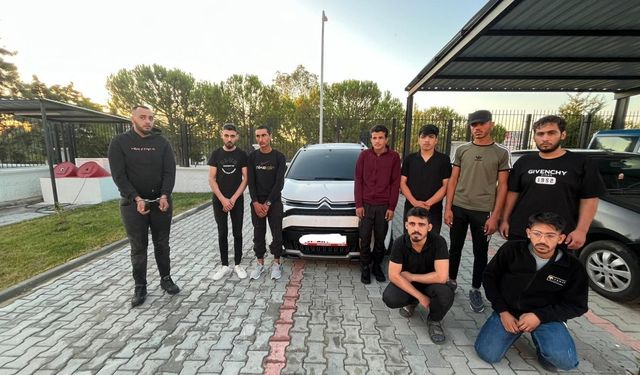 Tekirdağ'da sürücüsü "dur" ihtarına uymayan otomobilde 8 düzensiz göçmen yakalandı