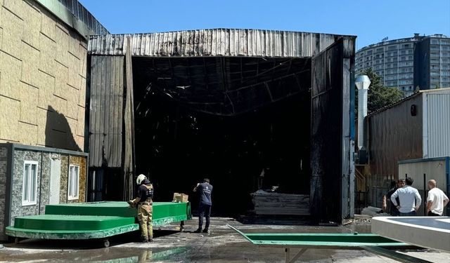 Tuzla'da yat imalathanesinde çıkan yangın söndürüldü