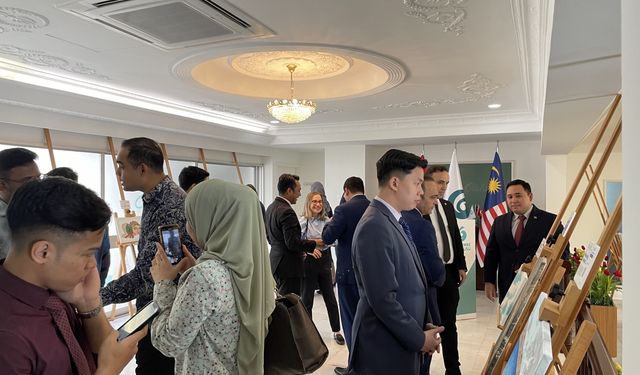 Yunus Emre Enstitüsü, Kuala Lumpur'da "Bir Diplomatın Tuvalinden Türkiye" sergisini açtı