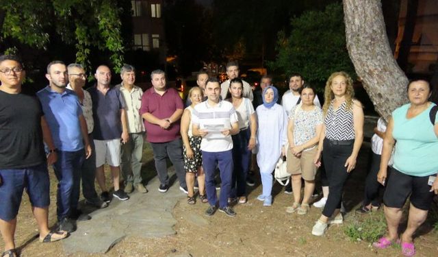 AK Parti Marmaris’ten belediyenin satış kararına gece eylemi