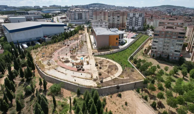 Çayırova Duyu Bahçesi’nde çim serimi başladı