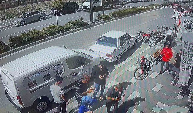 2 yaşındaki bebek ikinci kattan aşağı düştü: O anlar kameraya yansıdı