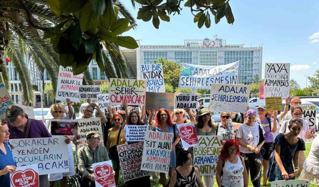 Adalar sakinlerinden İBB önünde "azmanbüsleri istemiyoruz" eylemi
