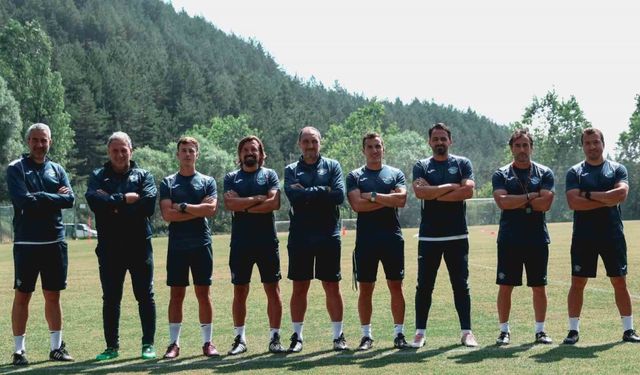 Adana Demirspor’da Teknik Direktör Michael Valkanis ilk antrenmanına çıktı