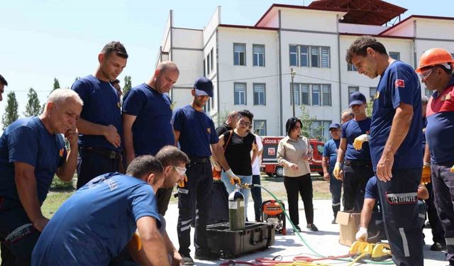 AFAD’tan , itfaiye personeline arama kurtarma eğitimi verdi