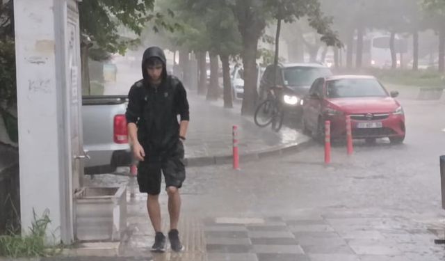 Afyonkarahisar’da sağanak yağış etkili oldu
