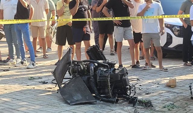 Antalya’da aracın motorunu yerinden fırlatan kaza: 3 yaralı