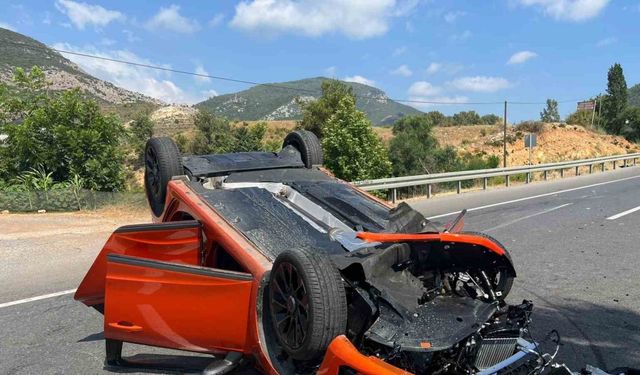 Antalya’da otomobil takla attı: 2’si çocuk 3 yaralı